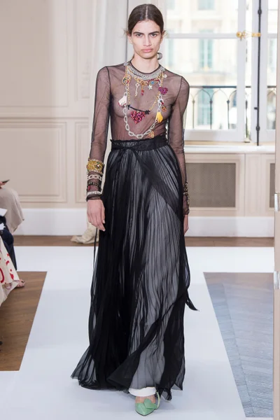 Look 19